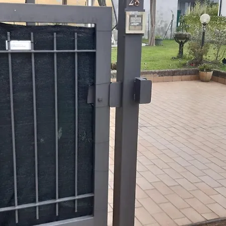 Casa Carmela In Condivisione Rum i privatbostad Angera